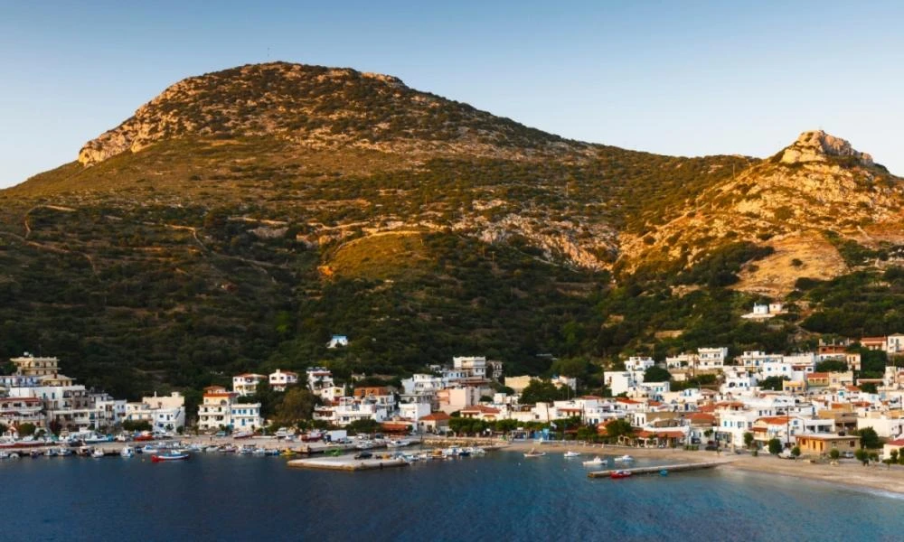 Φωτιά στους Φούρνους Ικαρίας - Μήνυμα από το 112 για εκκένωση